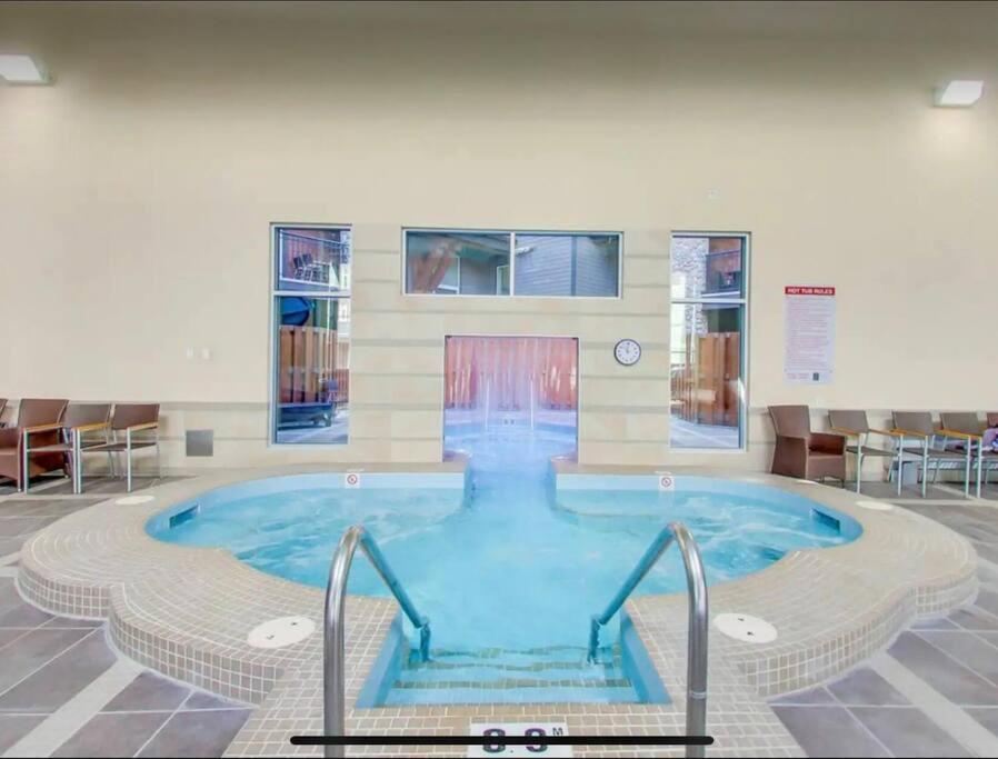 Cozy One Bedroom Condo With Indoor Pool And Hottub 坎莫尔 外观 照片
